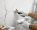 מדריך לשיקום סדקים בקיר לתיקון עמיד ונקי